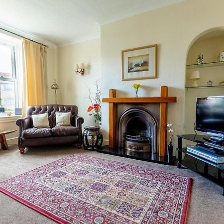 Willow Cottage - Cost 3 Bed Cottage In Penrhyn Bay With Sea Views With Access To Snowdonia Rhôs-on-Sea المظهر الخارجي الصورة