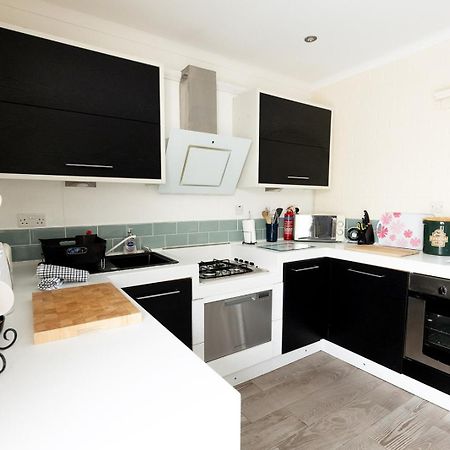 Willow Cottage - Cost 3 Bed Cottage In Penrhyn Bay With Sea Views With Access To Snowdonia Rhôs-on-Sea المظهر الخارجي الصورة