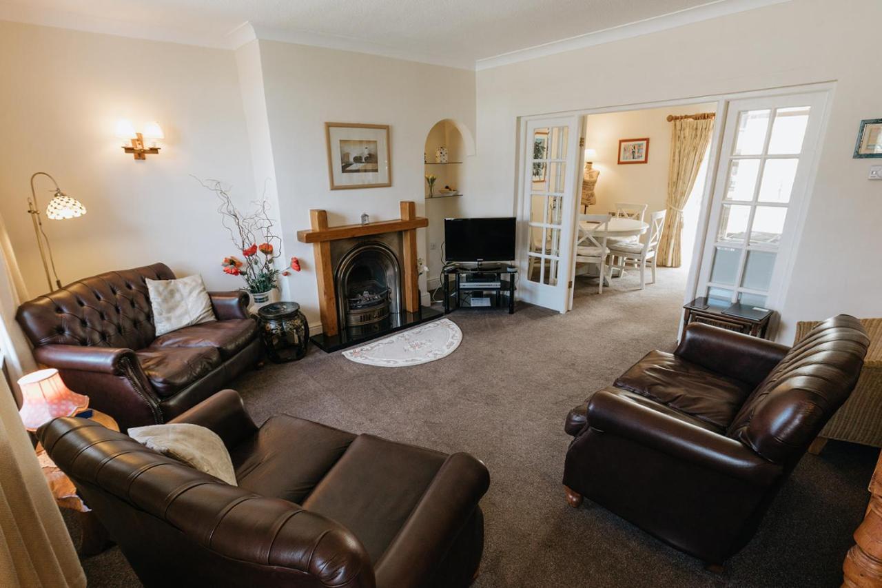 Willow Cottage - Cost 3 Bed Cottage In Penrhyn Bay With Sea Views With Access To Snowdonia Rhôs-on-Sea المظهر الخارجي الصورة