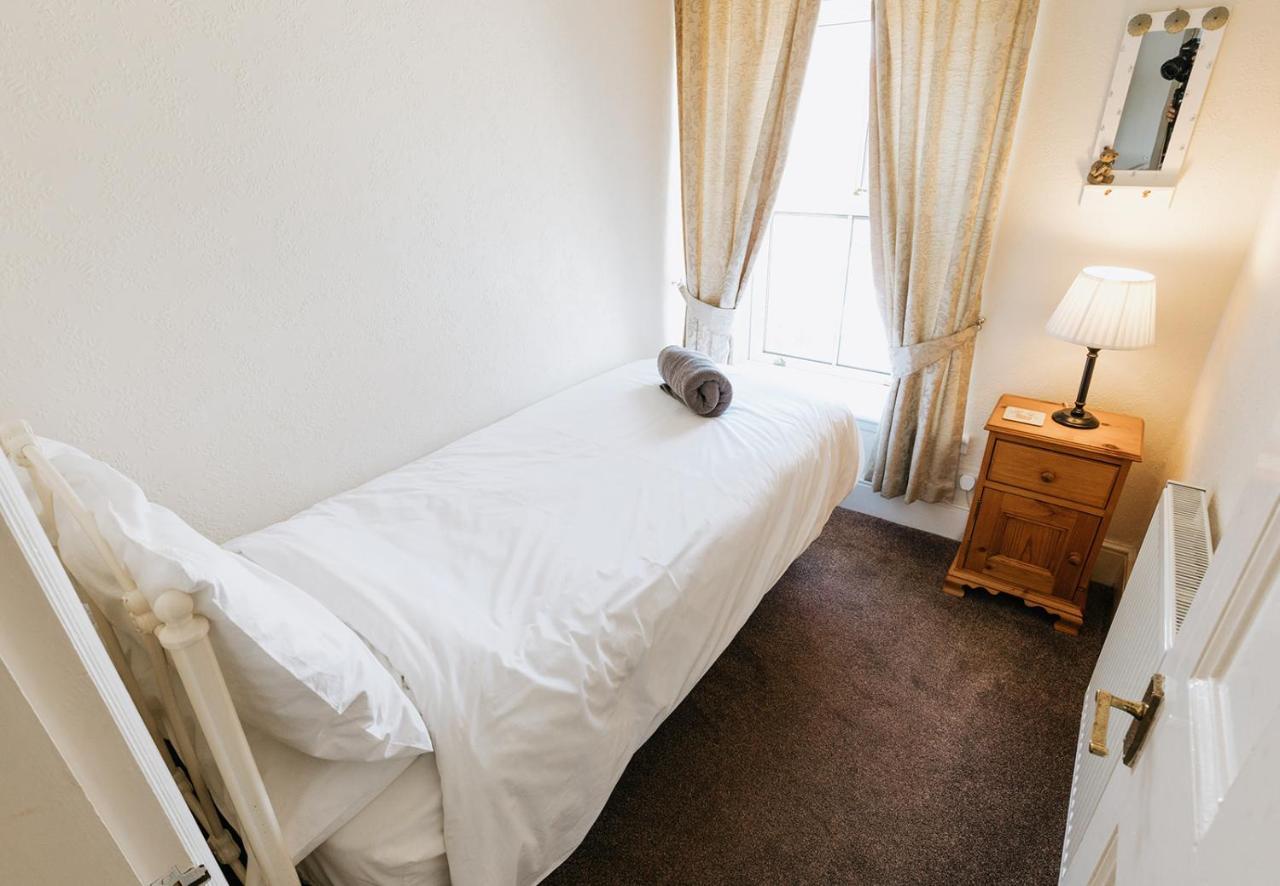 Willow Cottage - Cost 3 Bed Cottage In Penrhyn Bay With Sea Views With Access To Snowdonia Rhôs-on-Sea المظهر الخارجي الصورة