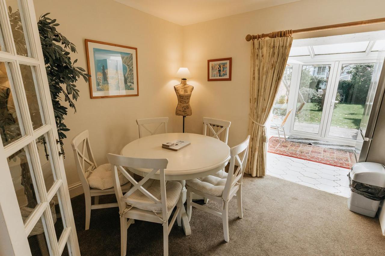 Willow Cottage - Cost 3 Bed Cottage In Penrhyn Bay With Sea Views With Access To Snowdonia Rhôs-on-Sea المظهر الخارجي الصورة