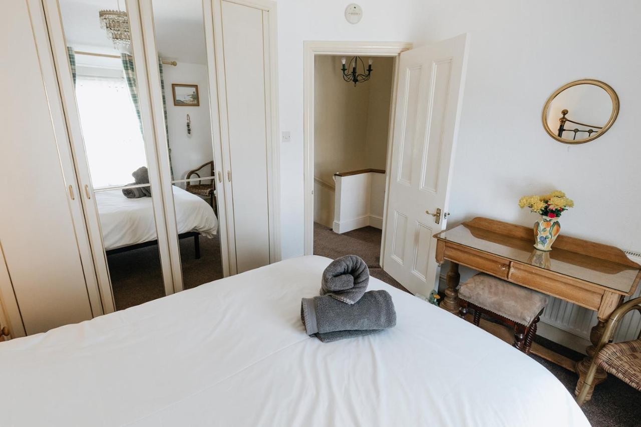 Willow Cottage - Cost 3 Bed Cottage In Penrhyn Bay With Sea Views With Access To Snowdonia Rhôs-on-Sea المظهر الخارجي الصورة
