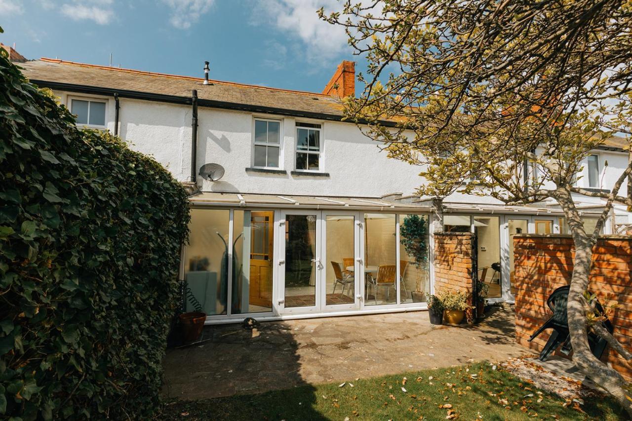 Willow Cottage - Cost 3 Bed Cottage In Penrhyn Bay With Sea Views With Access To Snowdonia Rhôs-on-Sea المظهر الخارجي الصورة