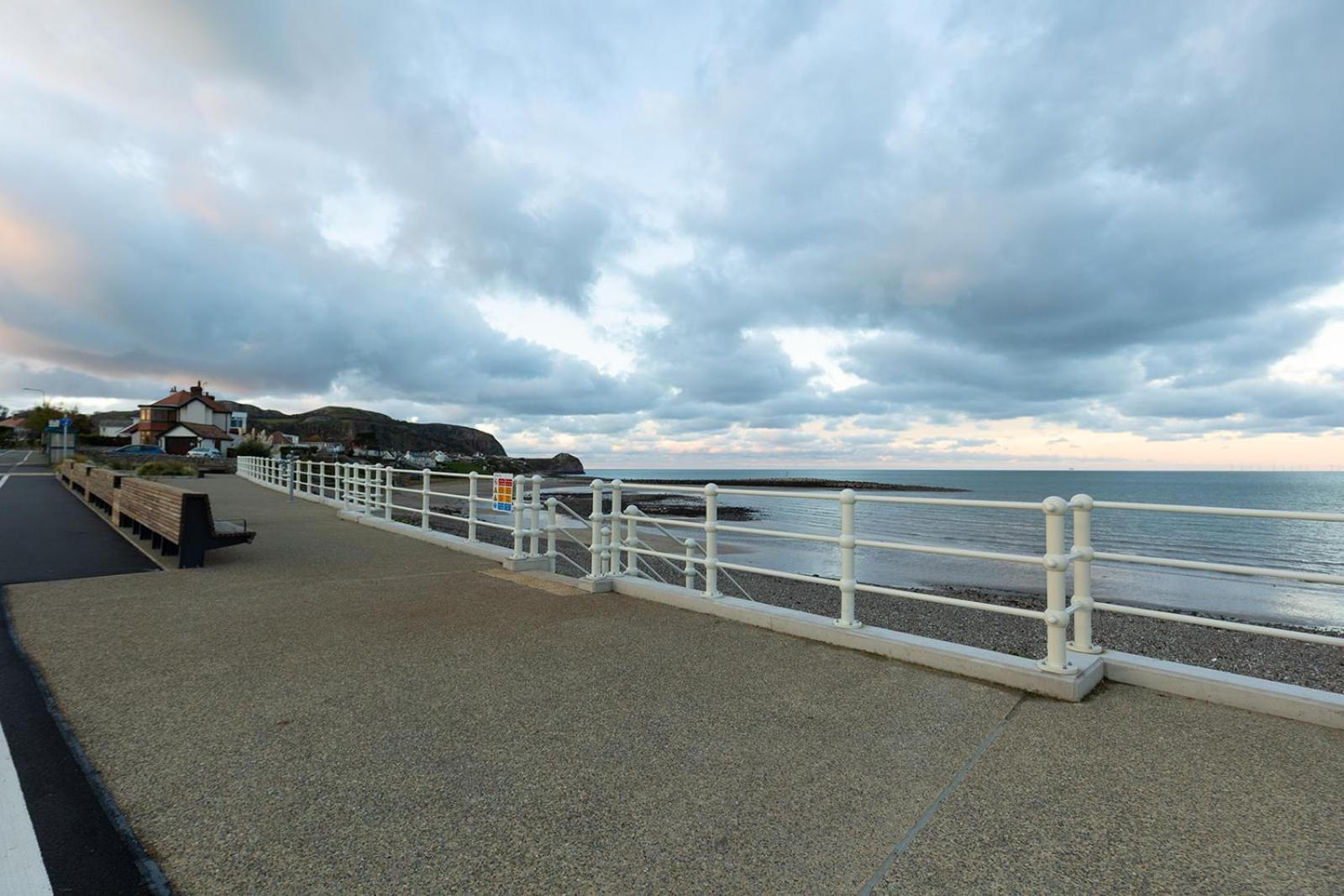 Willow Cottage - Cost 3 Bed Cottage In Penrhyn Bay With Sea Views With Access To Snowdonia Rhôs-on-Sea المظهر الخارجي الصورة