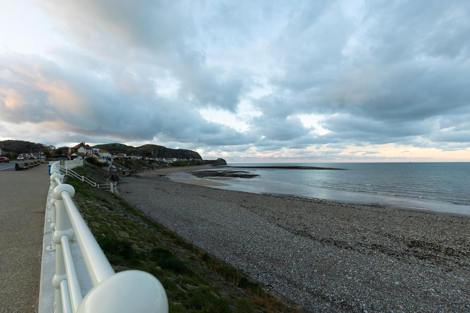 Willow Cottage - Cost 3 Bed Cottage In Penrhyn Bay With Sea Views With Access To Snowdonia Rhôs-on-Sea المظهر الخارجي الصورة