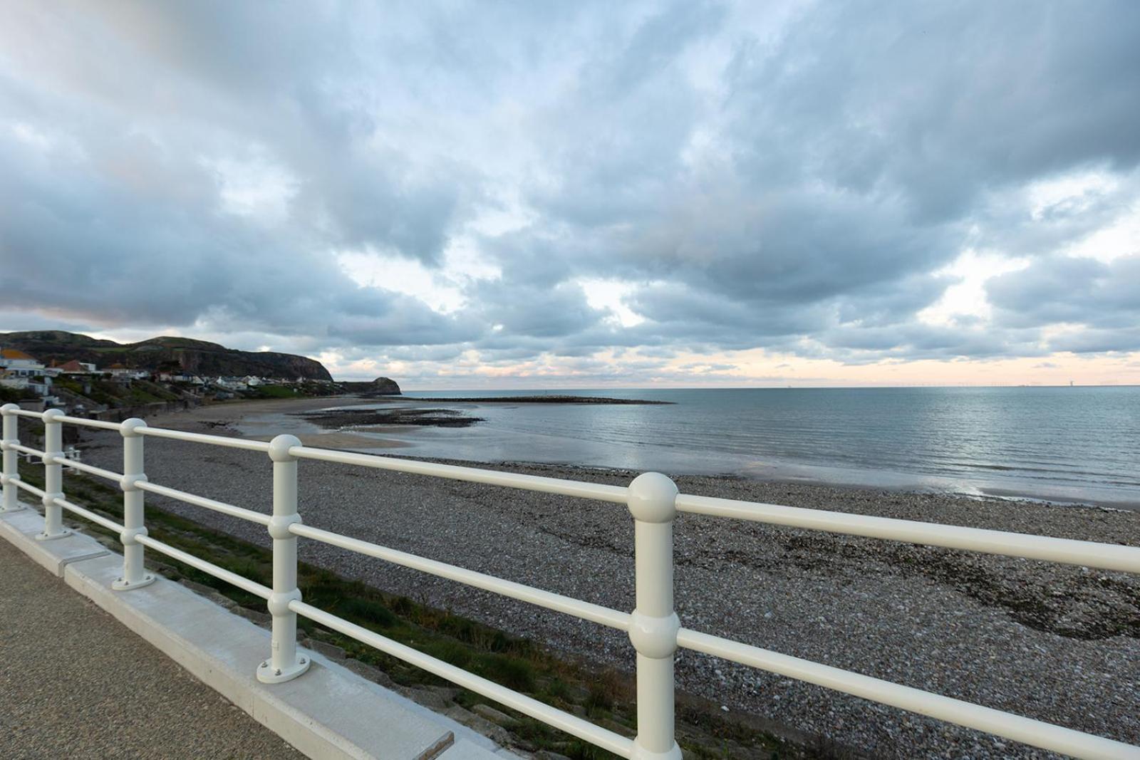 Willow Cottage - Cost 3 Bed Cottage In Penrhyn Bay With Sea Views With Access To Snowdonia Rhôs-on-Sea المظهر الخارجي الصورة